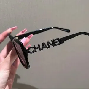 Chanel Oversized Navy Sunglasses with Gradient Lenses CHANEL | Accessories | Chanel Oversized Navy Sunglasses With  main image 4